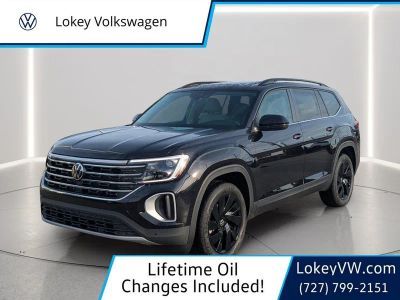 2026 Volkswagen Atlas 2.0T SE w/Technology in Deep Black Pearl — front three-quarter view