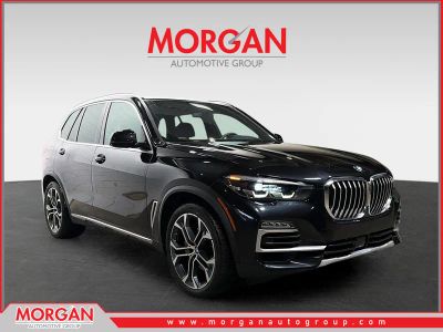 2021 BMW X5 sDrive40i in Black Sapphire Metallic — front three-quarter view