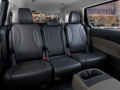 2026 Kia Carnival Hybrid — photo 11 view