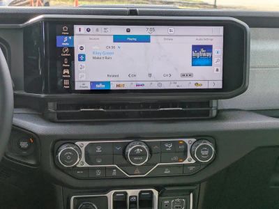 2026 Jeep Gladiator — photo 16 view