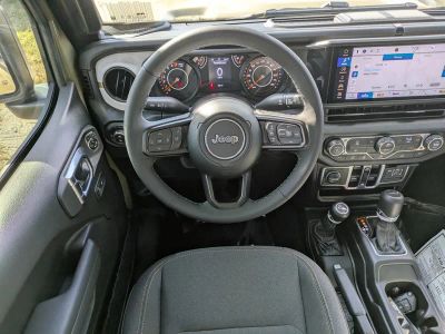 2026 Jeep Gladiator — photo 14 view