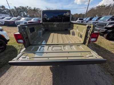 2026 Jeep Gladiator — photo 11 view