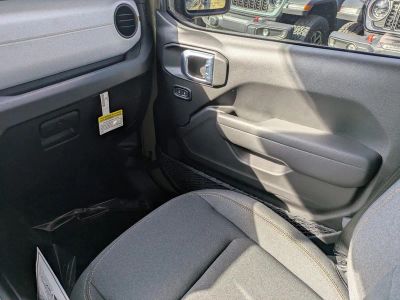 2026 Jeep Gladiator — photo 15 view