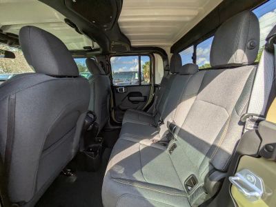 2026 Jeep Gladiator — photo 12 view