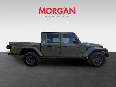 2026 Jeep Gladiator — side profile view