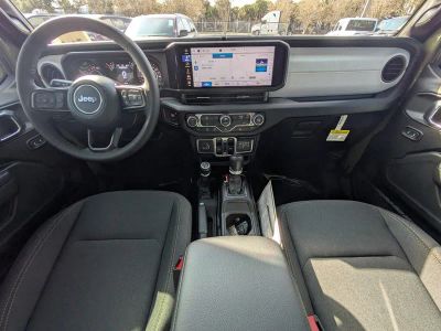 2026 Jeep Gladiator — photo 13 view