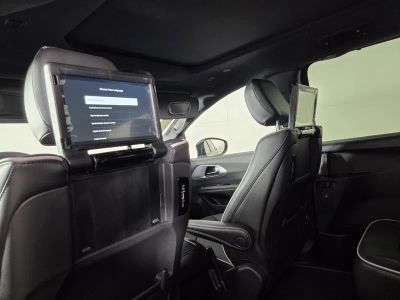 2026 Chrysler Pacifica — photo 14 view
