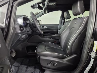 2026 Chrysler Pacifica — photo 10 view
