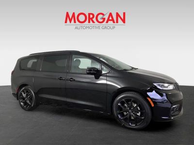2026 Chrysler Pacifica — side profile view