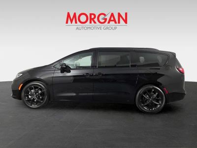 2026 Chrysler Pacifica — photo 7 view