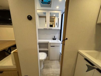 2026 Winnebago Thrive - Photo 11