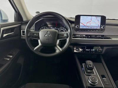 2024 Mitsubishi Outlander — photo 24 view