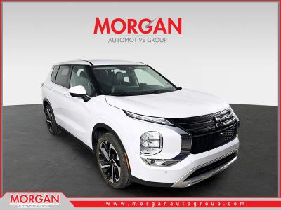 2024 Mitsubishi Outlander SE Black Edition in White — front three-quarter view