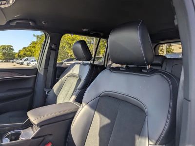 2026 Jeep Grand Cherokee — photo 11 view