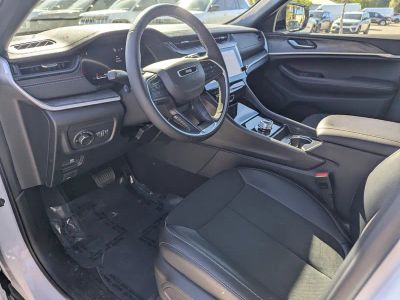 2026 Jeep Grand Cherokee — photo 13 view