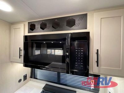 2025 Forest River RV Cherokee Arctic Wolf Suite - Photo 17