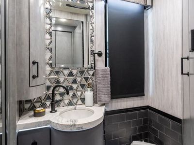 2027 Foretravel Realm Presidential Luxury Villa Bunk (LVB) W/ Spa - Photo 48