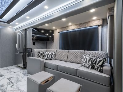 2027 Foretravel Realm Presidential Luxury Villa Bunk (LVB) W/ Spa - Photo 7