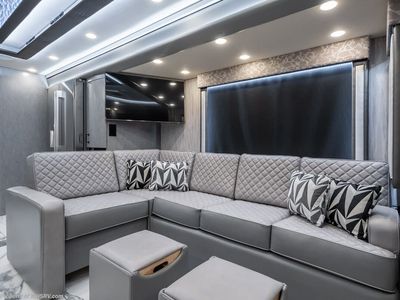 2027 Foretravel Realm Presidential Luxury Villa Bunk (LVB) W/ Spa - Photo 10