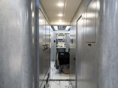 2027 Foretravel Realm Presidential Luxury Villa Bunk (LVB) W/ Spa - Photo 37