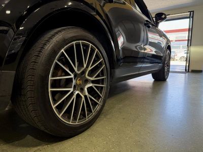 2020 Porsche Cayenne — detail view