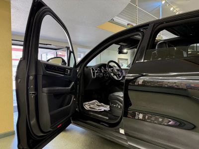 2020 Porsche Cayenne — photo 10 view