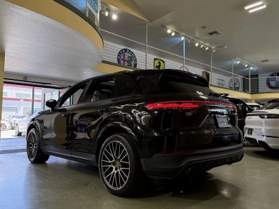 2020 Porsche Cayenne — side profile view