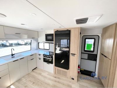 2026 Winnebago Thrive - Photo 8