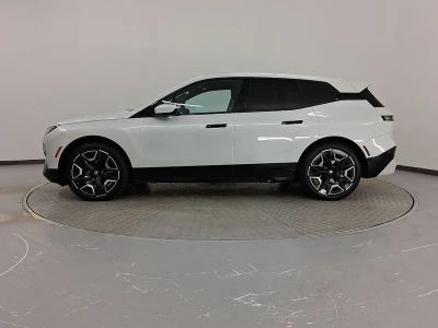 2026 2023 iX SUV - Photo 2