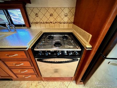 2012 Fleetwood Discovery - Photo 9
