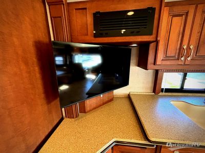 2012 Fleetwood Discovery - Photo 11