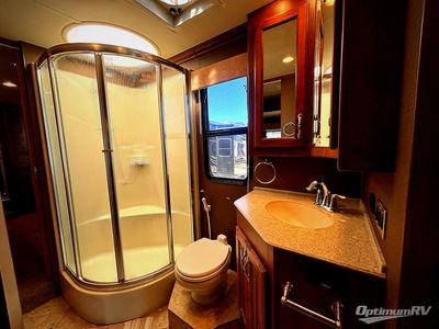 2012 Fleetwood Discovery - Photo 12