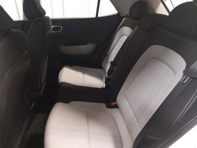 2025 Hyundai Venue — photo 24 view