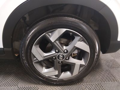 2025 Hyundai Venue — photo 10 view
