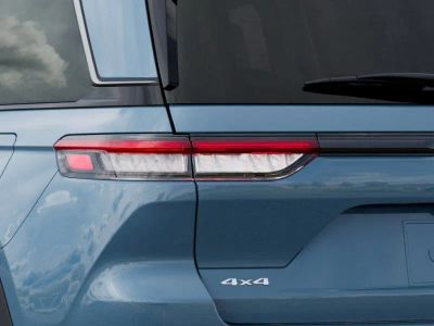 2026 Jeep Grand Cherokee — photo 9 view