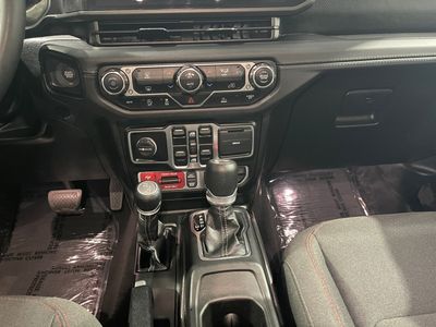 2025 Jeep Wrangler — photo 13 view