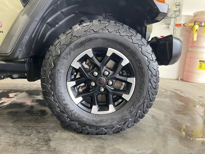 2025 Jeep Wrangler — photo 16 view