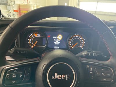 2025 Jeep Wrangler — photo 10 view