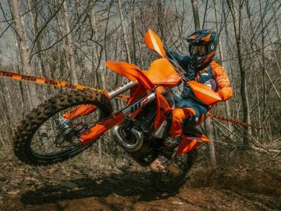 2025 KTM 125 XC — front three-quarter view