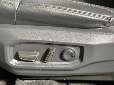 2023 Toyota Tundra — photo 13 view