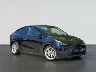 2023 Tesla MODEL Y LONG RANGE in Black — front three-quarter view