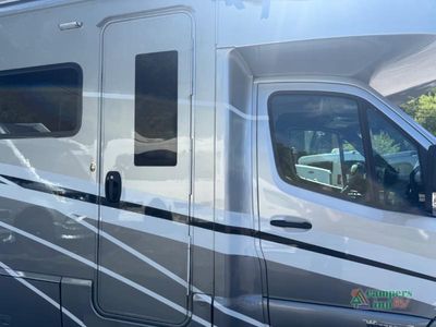 2020 Winnebago Navion — photo 16 view