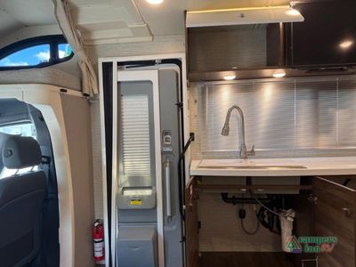 2020 Winnebago Navion — photo 48 view