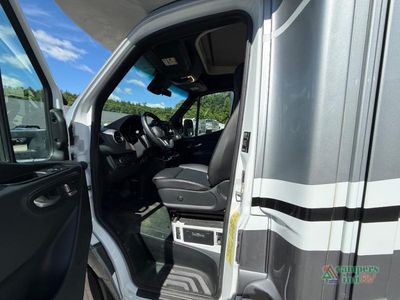 2020 Winnebago Navion — photo 22 view
