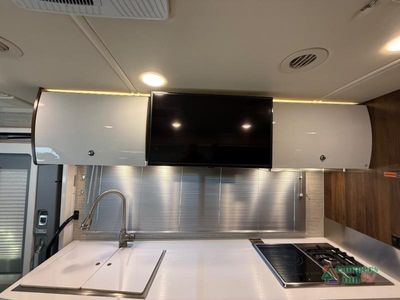 2020 Winnebago Navion — photo 30 view