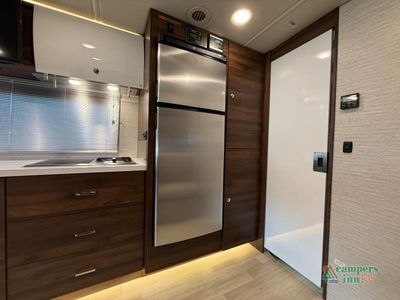 2020 Winnebago Navion — photo 31 view