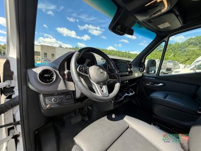 2020 Winnebago Navion — photo 23 view