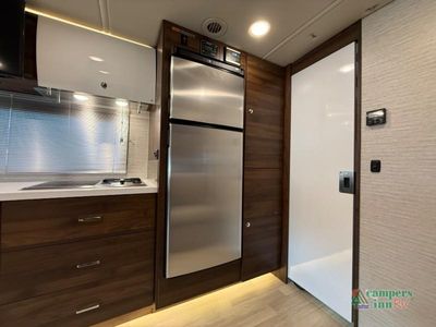 2020 Winnebago Navion — photo 32 view