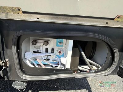2020 Winnebago Navion — photo 19 view