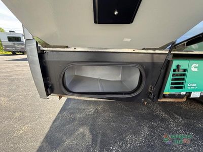 2020 Winnebago Navion — photo 10 view